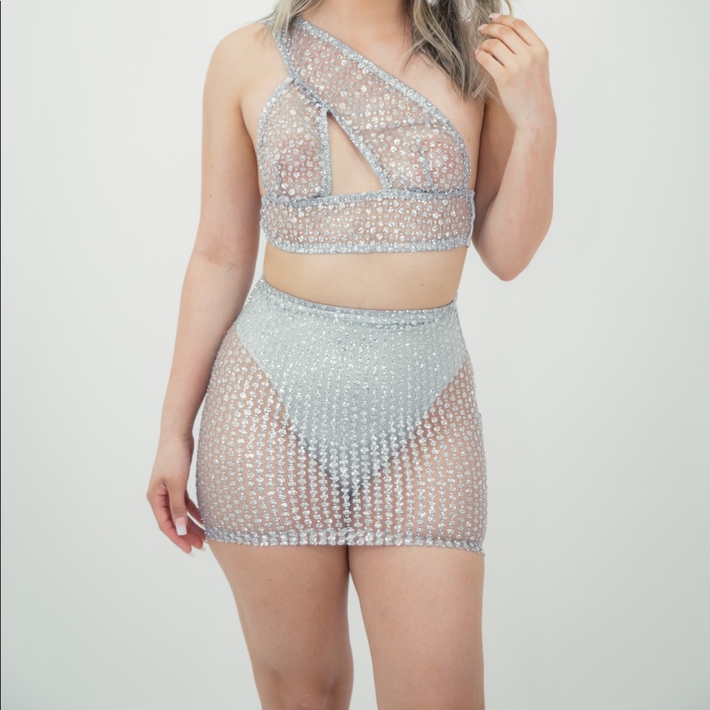 Selling this two piece set 🤍